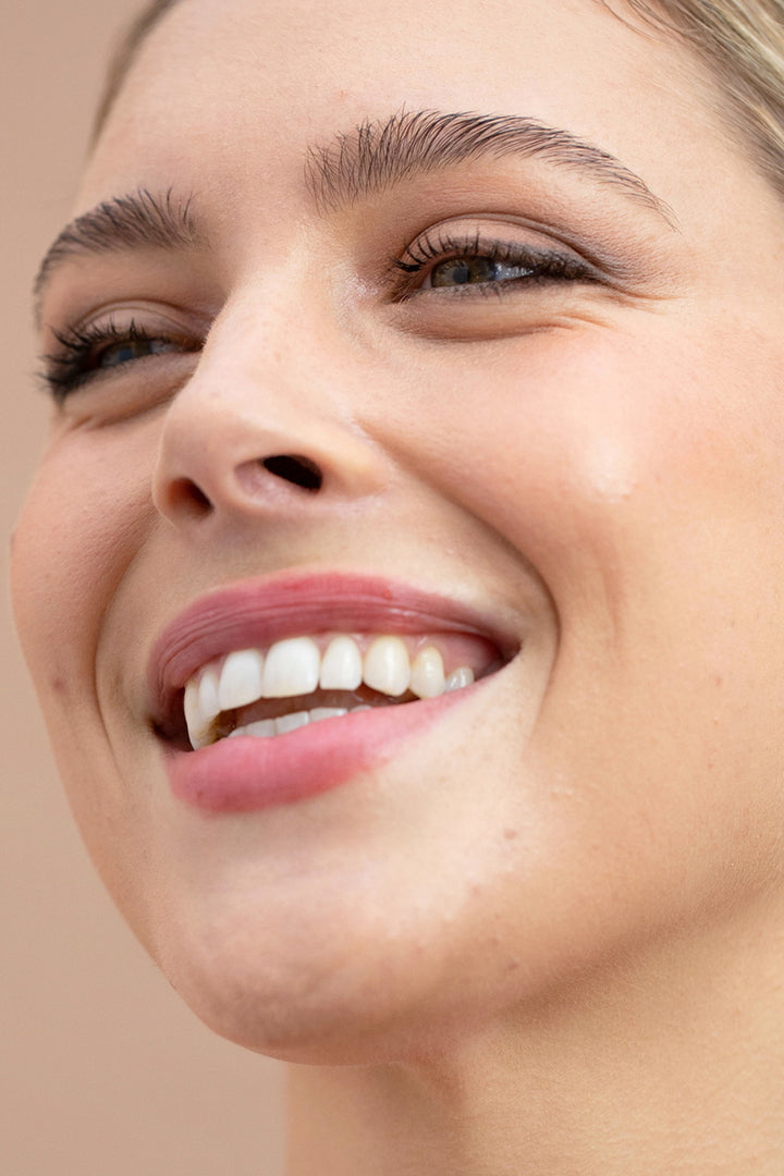 Jojoba Eye Pencil Black Model