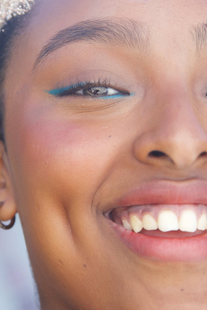 Jojoba Eye Pencil Cerulean Look on model