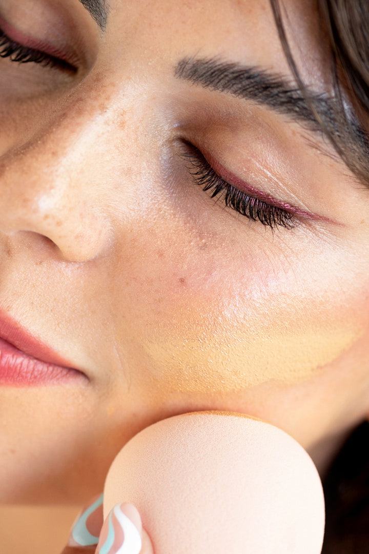 Jojoba Eye Pencil copper Model