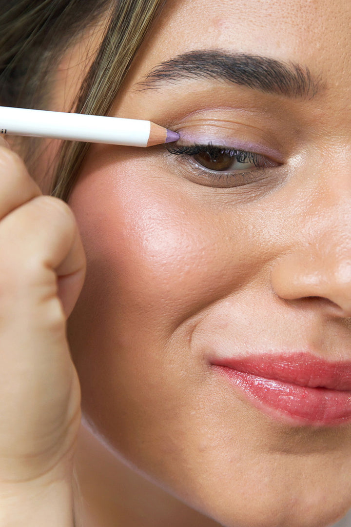 Jojoba Eye Pencil Gem model and eye pencil