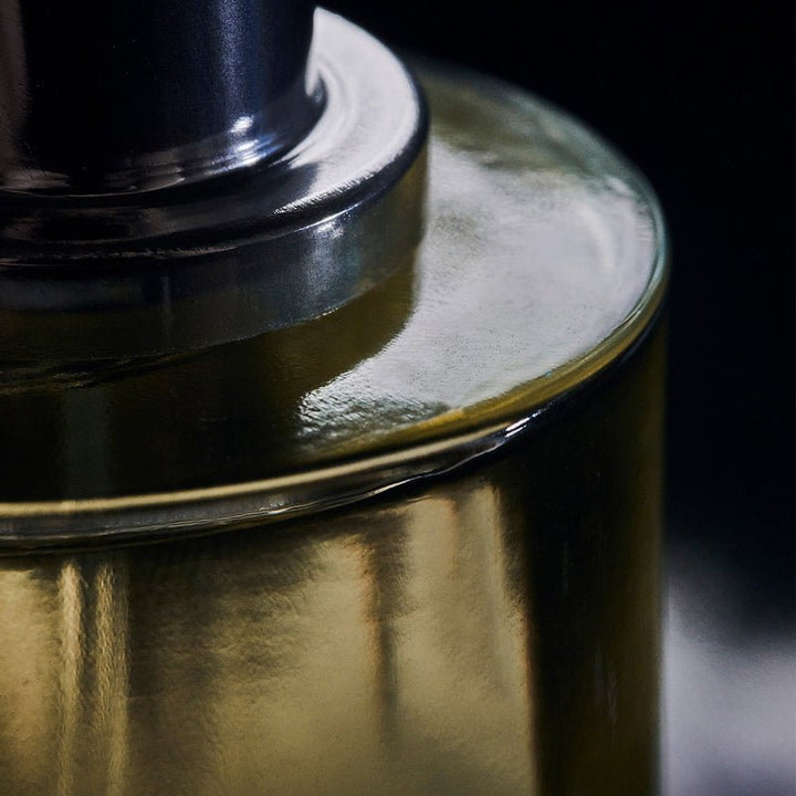 Black Anis Perfume Close up