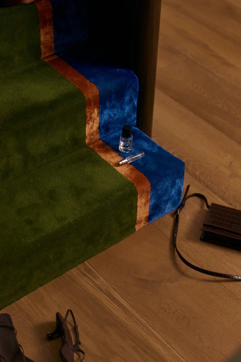 Abel The Apartment Eau de Parfum - auf der Treppe