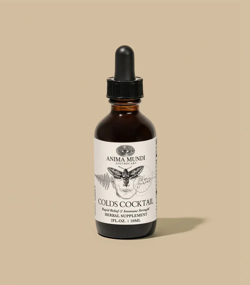Anima Mundi Colds Cocktail - Flasche beiger Hintergrund