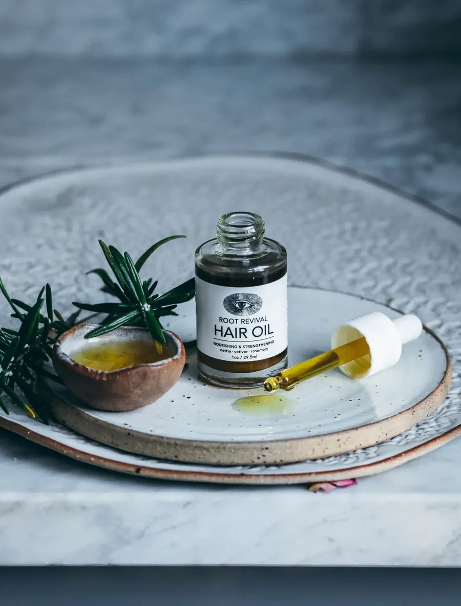 Anima Mundi ROOT REVIVAL Hair Oil: Nourishing + Strengthening - Textur