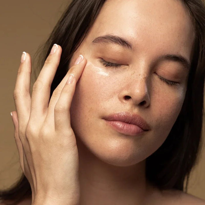 Kiwi Seed Oil Eye Cream on Skin