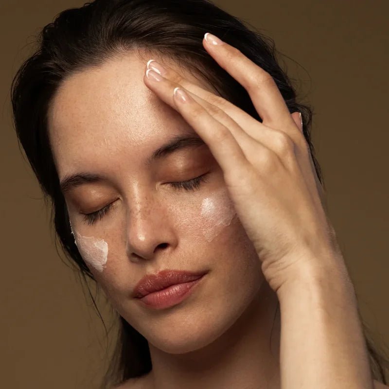 Rejoice Light Facial Day Cream on Skin