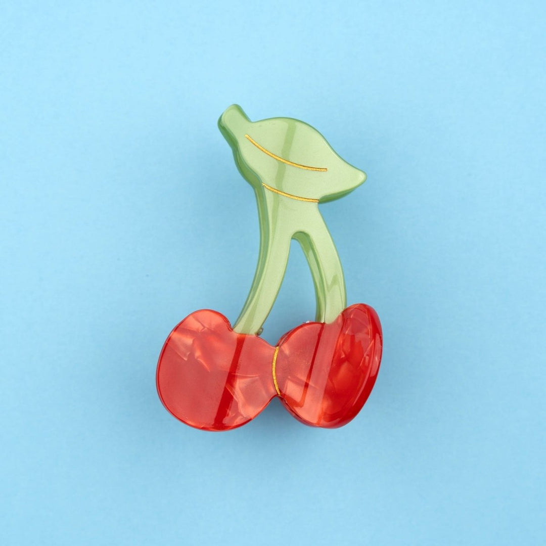 Coucou Suzette Cherry Hair Claw - Produktbild türkiser Hintergrund