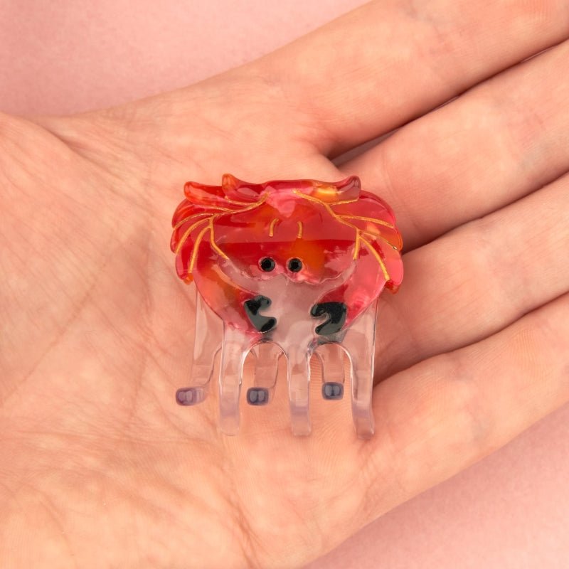Coucou Suzette Crab Mini Hair Claw - Detail Handmodel
