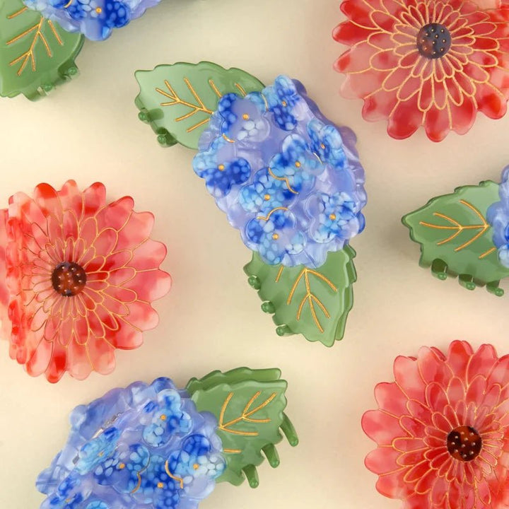 Dahlia Hair Claw Gruppenfoto