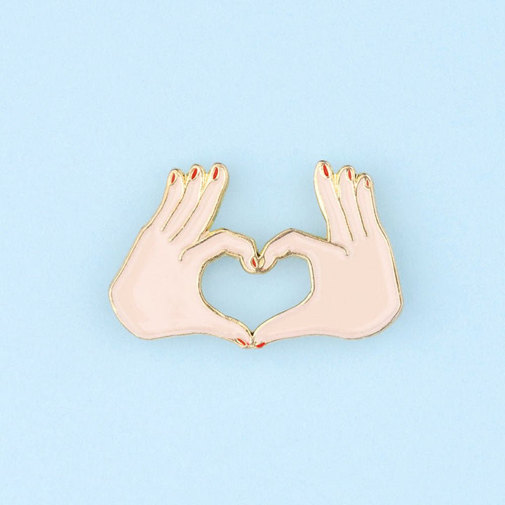 Coucou Suzette Love Pin White - Produktbild hellblauer Hintergrund