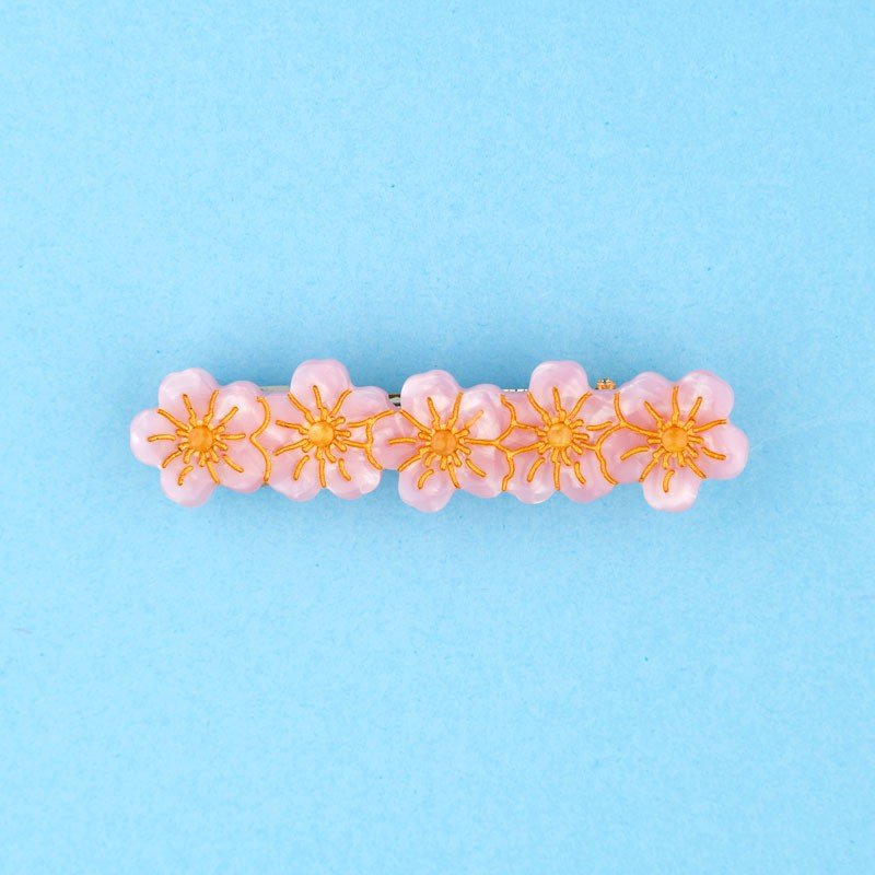 Coucou Suzette Sakura Hair Clip - Produktbild blauer Hintergrund