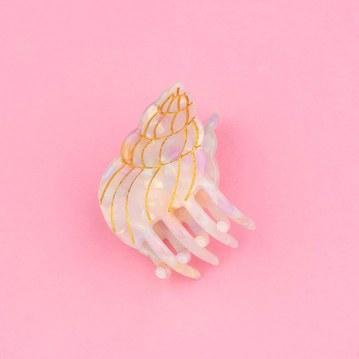 Coucou Suzette Shell Mini Hair Claw - Produktfoto rosa Hintergrund