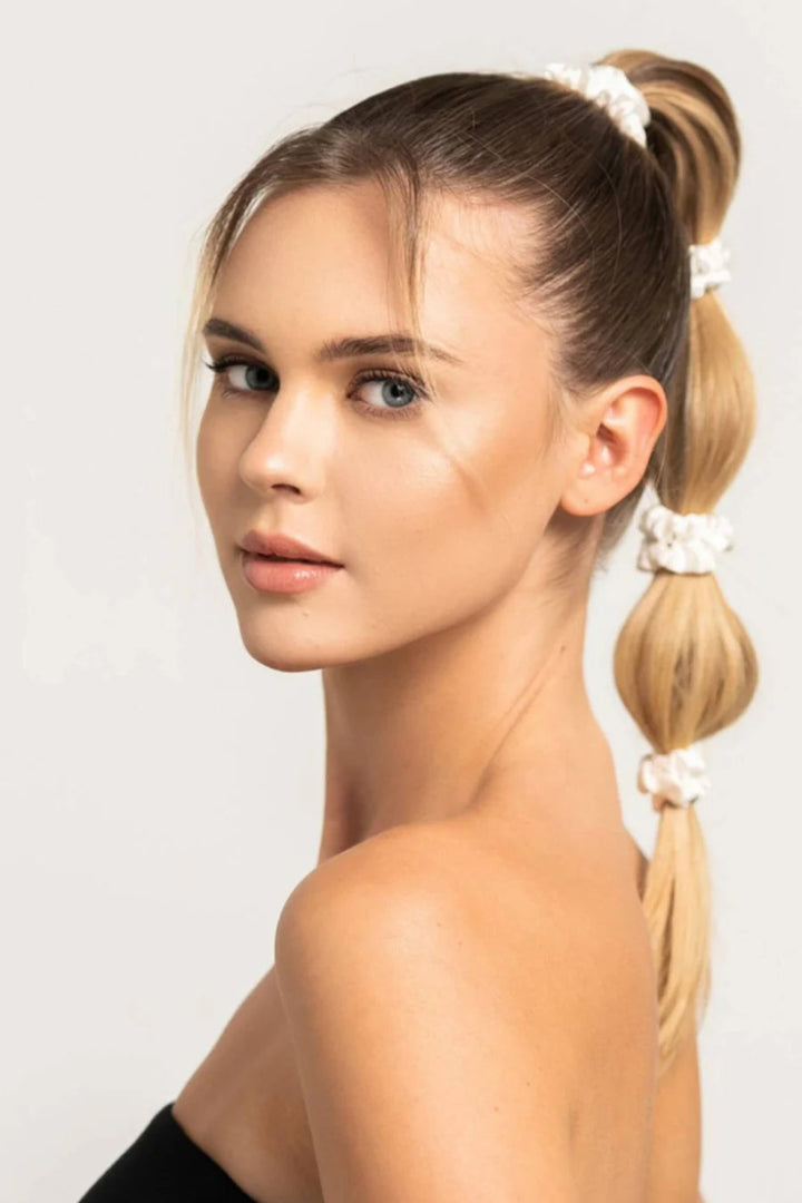 Bundle Mini Scrunchies Silk Weiß Model 2