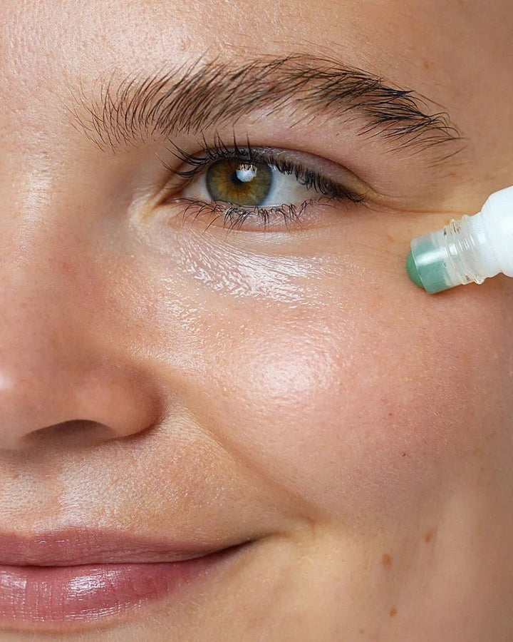 Ere Perez Grape Water Eye Serum - Model 4 Anwendung