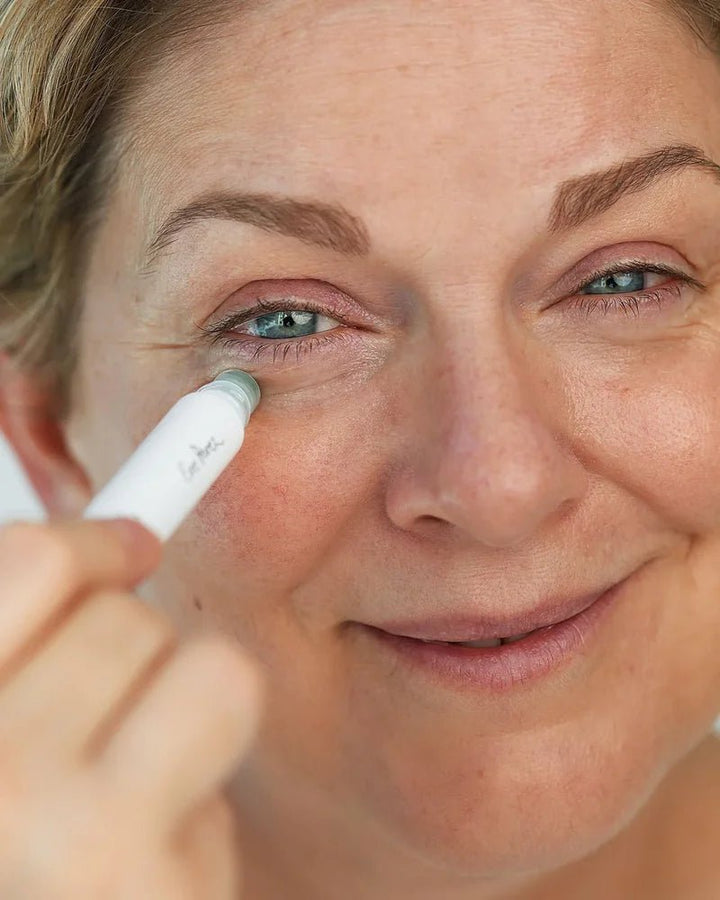 Ere Perez Grape Water Eye Serum - Model 5 Anwendung