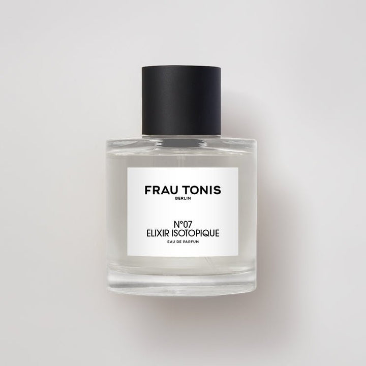 Frau Tonis Parfum No 07 Elixir Isotopique - gray background