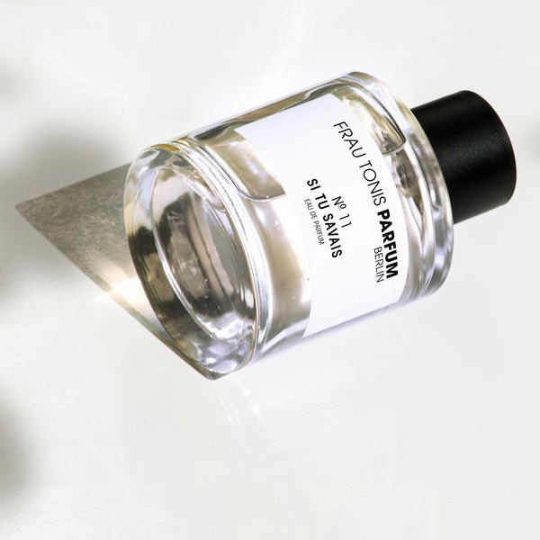 Frau Tonis Parfum No 11 Si Tu Savais - flat on surface
