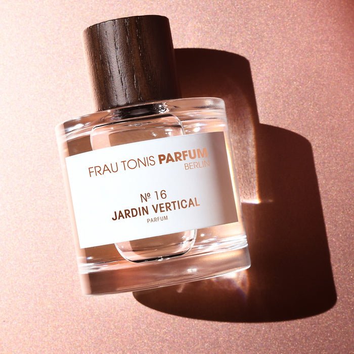 Frau Tonis No 16 Jardin Vertical Intense Flat Mood