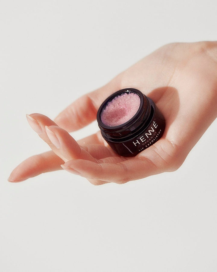 Lip Exfoliator Rose Diamonds - in hand