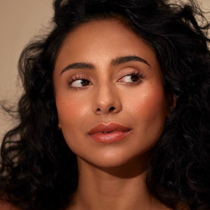 Henné Organics Luxury Lip Tint - Coral Model 4