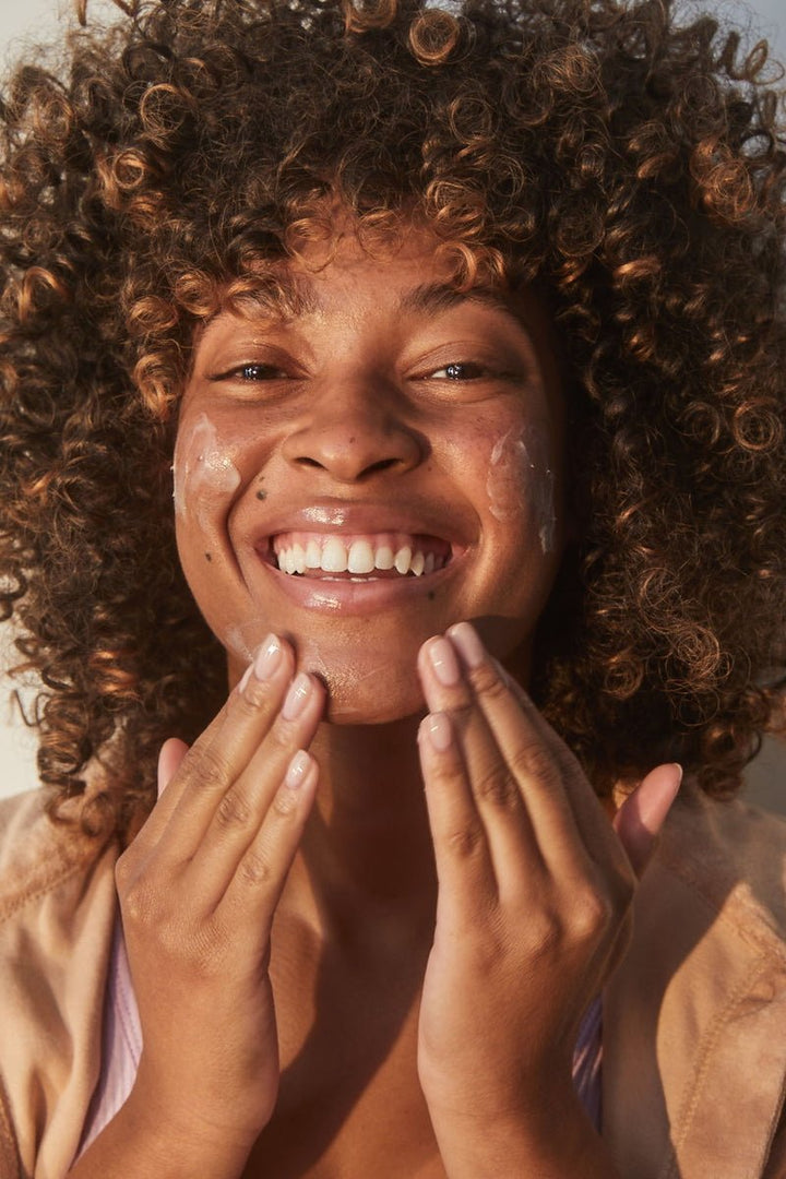 Holifrog Galilee Antioxidant Dewy Drop - Model using cream