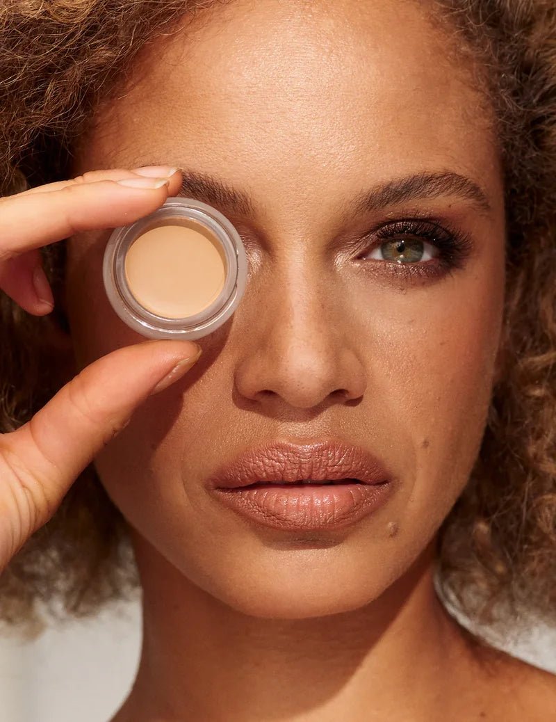 INIKA Organic Full Coverage Concealer - Model