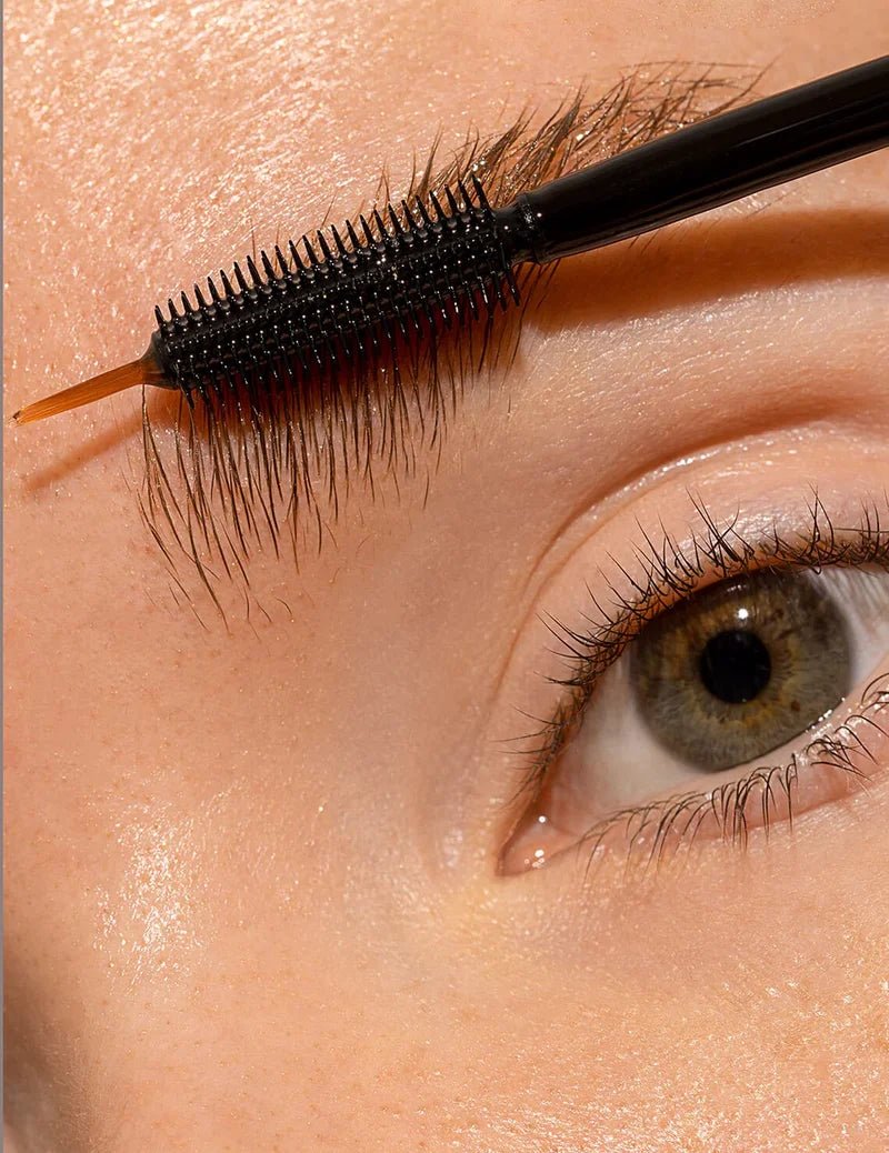 INIKA Organic Lash & Brow Serum - Model Augenbrauen