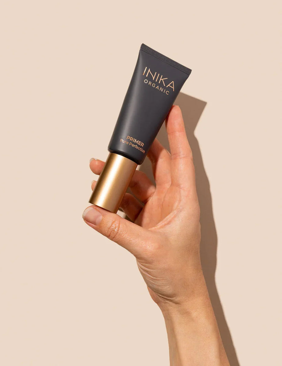 INIKA Organic Pure Perfection Primer - Handmodel