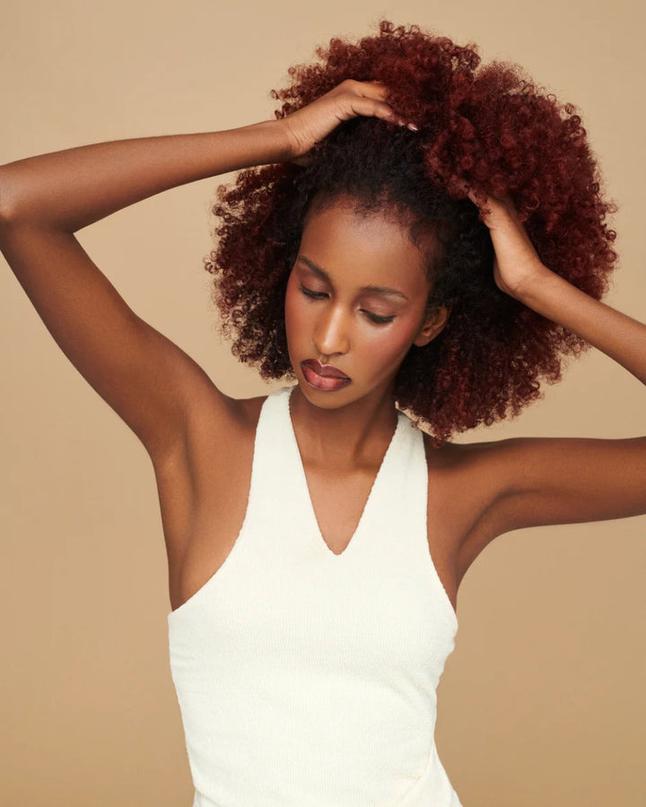 Innersense Hair Renew Soothing Conditioner - Model mit Locken