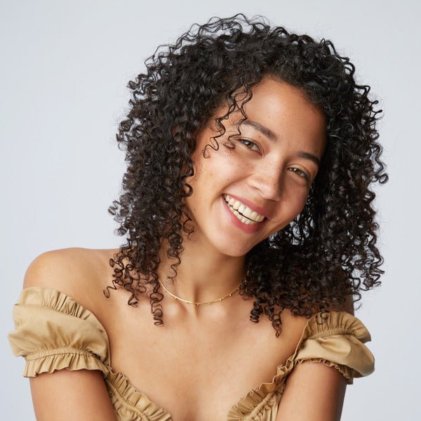 Innersense Organic Beauty I Create Hold  - Model with curly hair