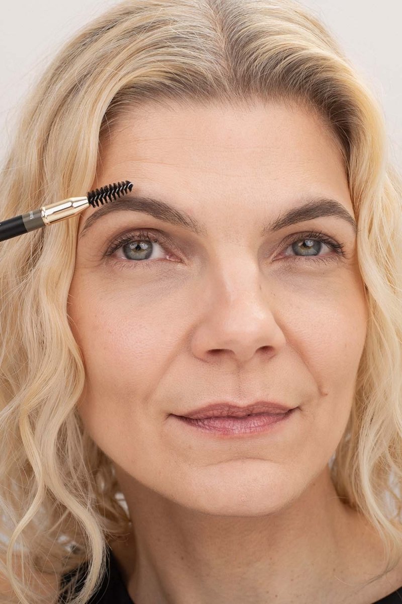 Jacks Beauty Line Eyebrow Pencil - Taupe Model