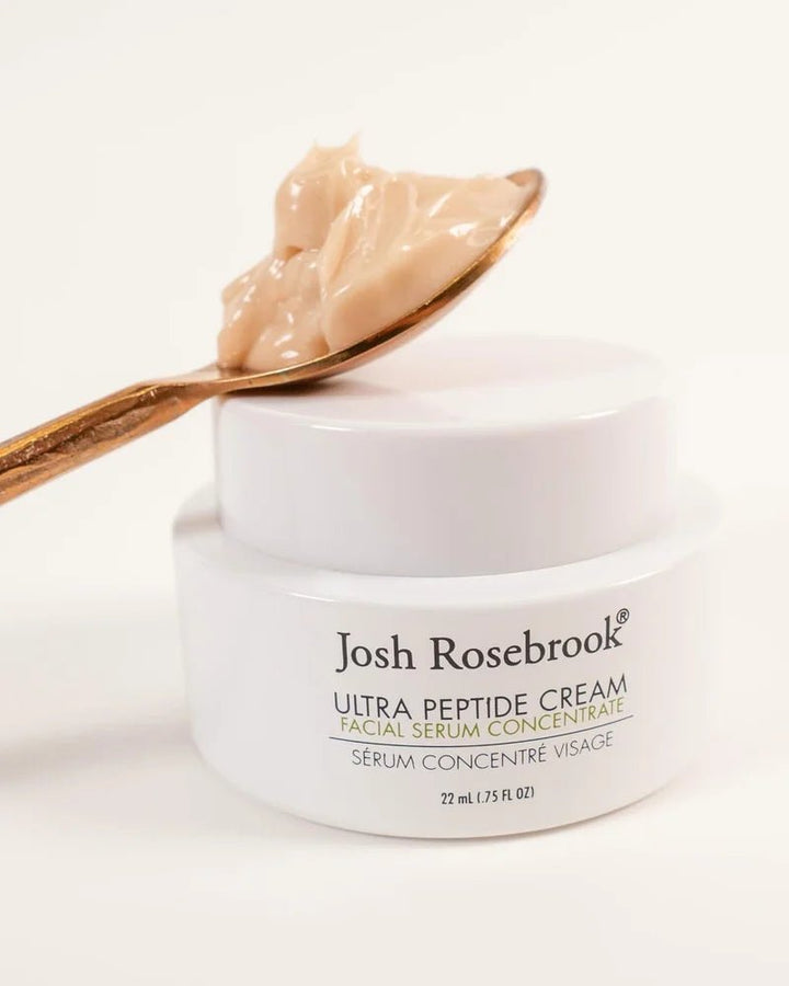 Ultra Peptide Creme in tea spoon