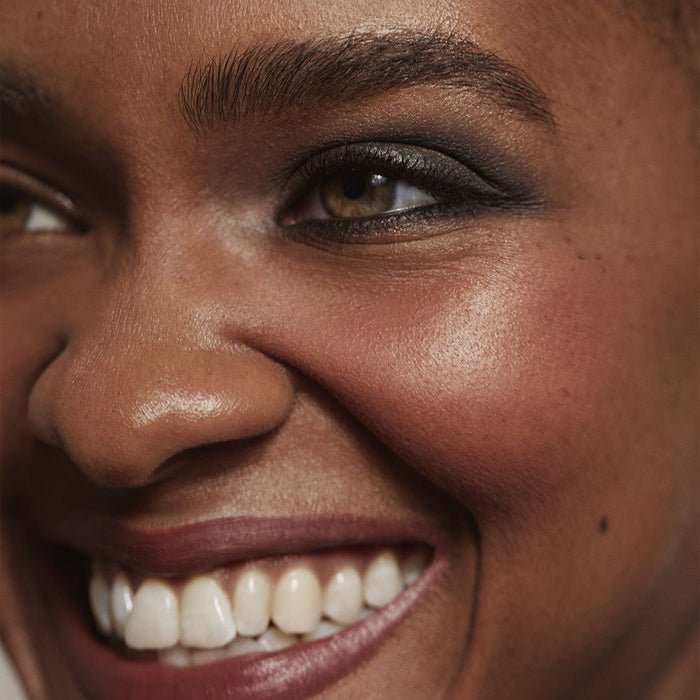 Kjaer Weis The Quadrant Spellbound Refill - model look dark skin