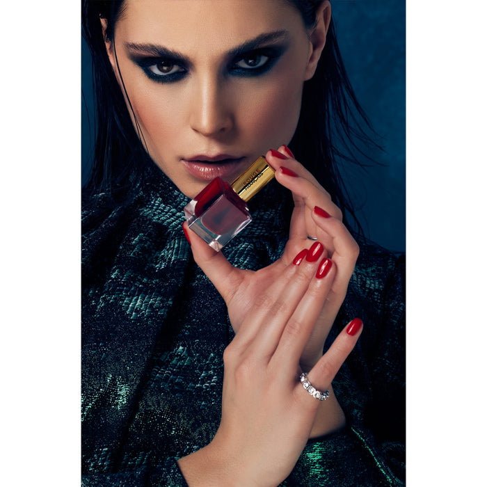 Nagellack Gloss 993 Vernis Palmaria Model Hands Holding Gloss