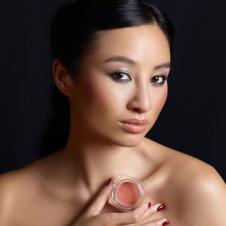 Le Rouge Français Powder Blush 330 Catherine - Model seitlich