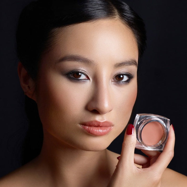 Le Rouge Français Powder Blush 320 Mélisende - Model Close-up