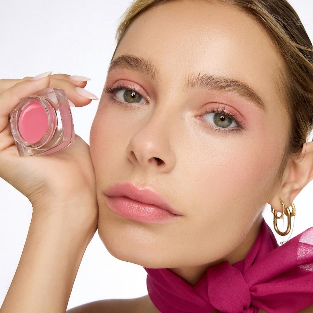 Le Rouge Français Tinted Lip Balm 250 Davia - Model mit Lip Balm