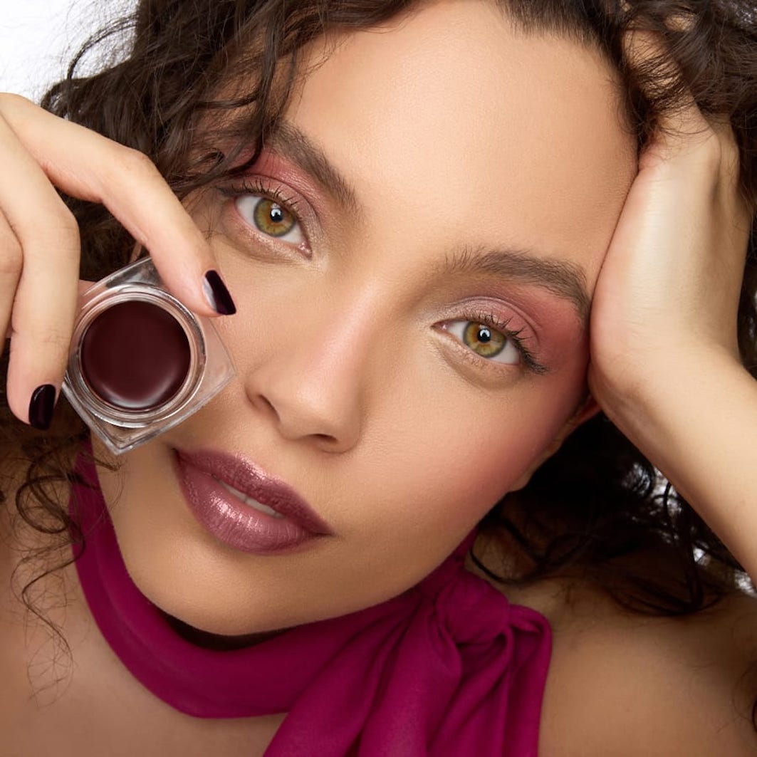 Le Rouge Français Tinted Lip Balm 270 Colomba - Model Close-up