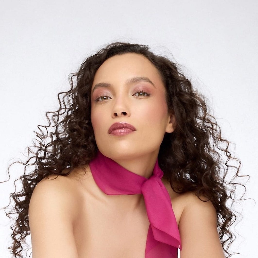 Le Rouge Français Tinted Lip Balm 270 Colomba - Model Mood