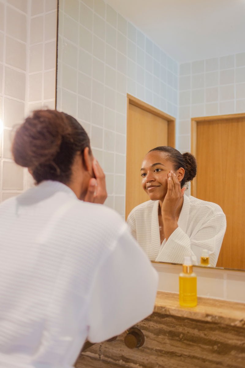 Pamplemousse Tropical Enzyme Cleansing with Model