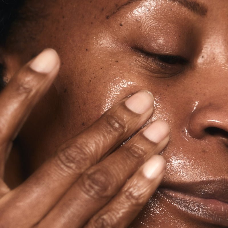 Mádara Age Pro Hydra Firm Hyaluron Jelly - Model