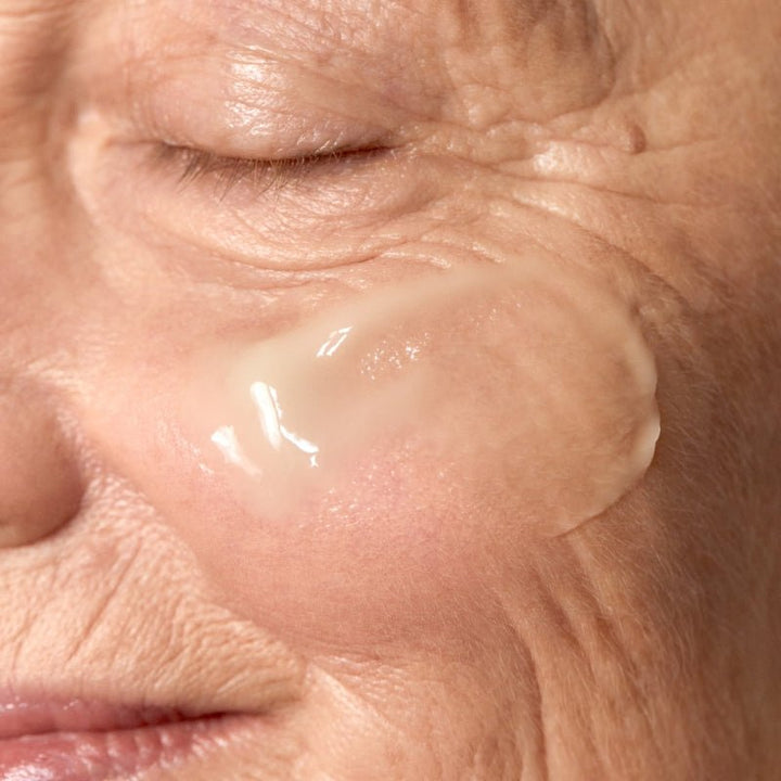 Mádara Age Pro Intense Wrinkle Serum - Model