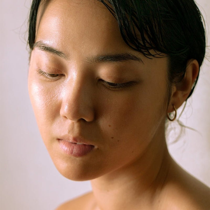 Mádara Brightening 5% AHA Peel Mask - Model nach Anwendung