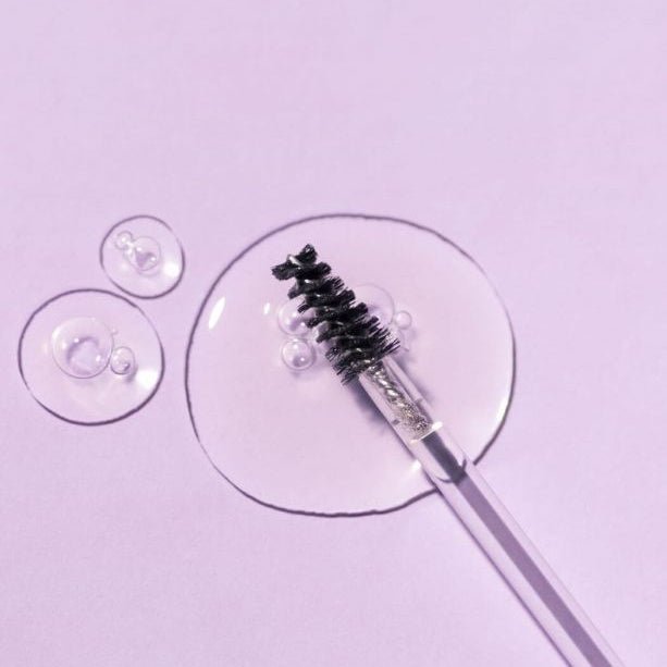 Mádara Grow and Fix Augebrauen und Wimpernserum - close up