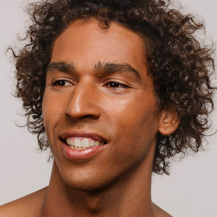 Mádara Skin Equal Soft Glow Foundation Fudge Model