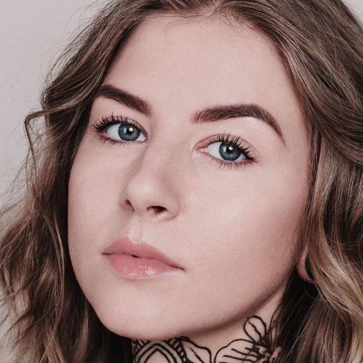 Mádara Skin Equal Soft Glow Foundation Rose Ivory Model