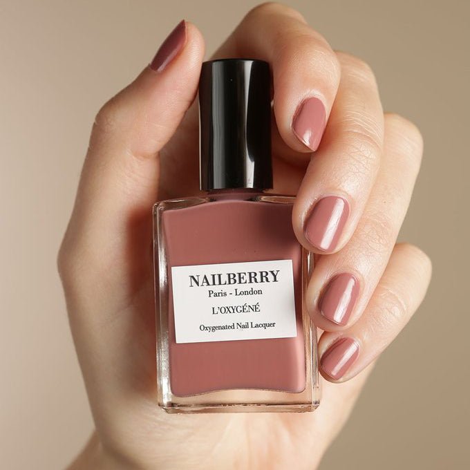Nailberry L'Oxygéné Cashmere - on nails