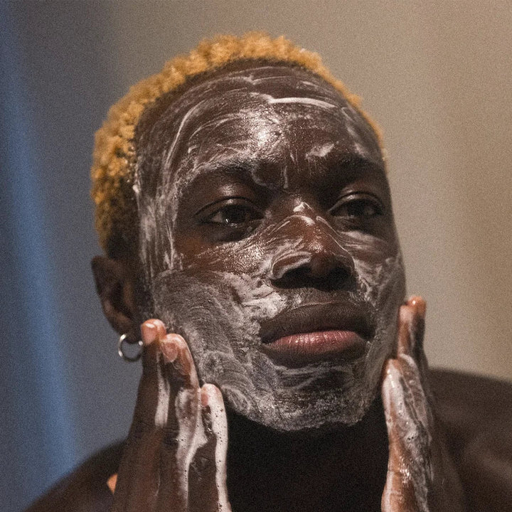 Normal Mencare Nº1 Purifying Cleanser - Model Anwendung Gesicht