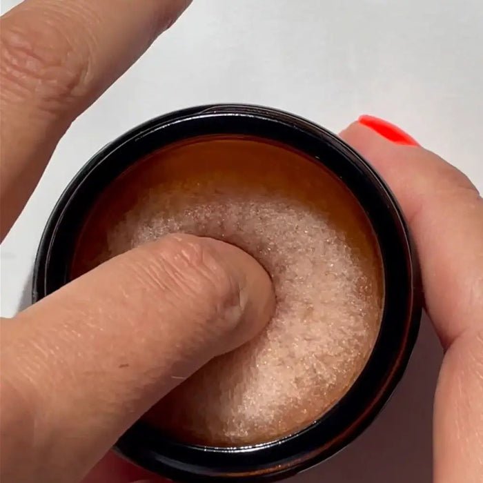 OZN Bobby Nagellackentferner Dose - in use