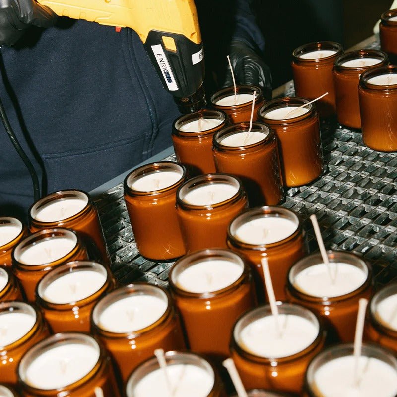 P.F. Candle Co. Iris Suede - Kerzenmanufaktur